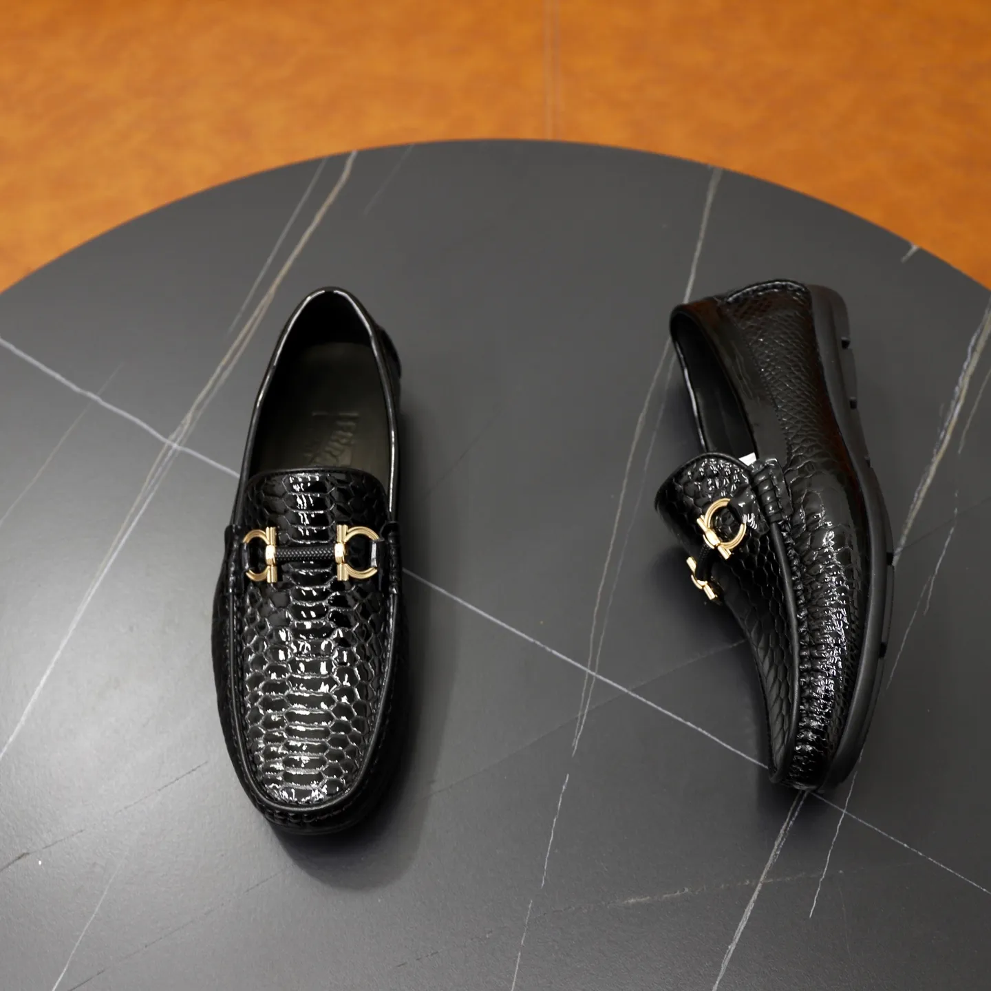 Men's men's shoes 💰462💰🙅‍♂️🙅‍♂️🙅‍♂️Niuli Brand: Ferragamo Standard code: Men's code 38/44 (45 customized) Grade: Same style as the official website Material: Original imported cowhide leather lining Original wear-resistant lightweight outsole Style category: Men's casual slip-on shoes Doudou shoes Noble luxury brand elements, top luxury color: actual picture color